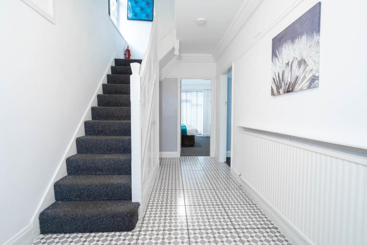 5 Bedroom House - 11 Guests - Garden - Wifi - Smart Tv - Top Rated - Large Driveway 4 Multiple Vehicles - Perfect For Contractors Birmingham Exterior foto